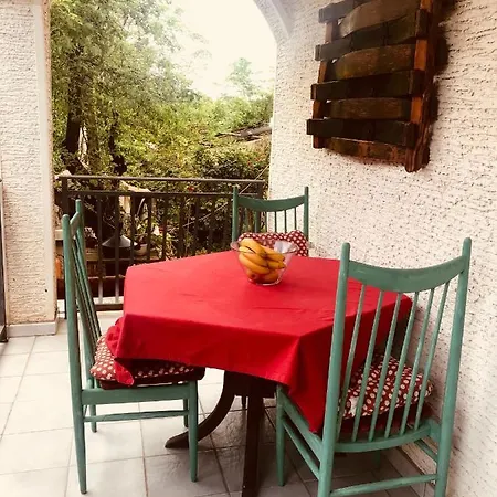 B. Ela Couette-café Poreč