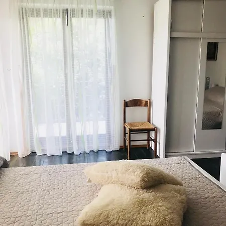 B. Ela * Poreč