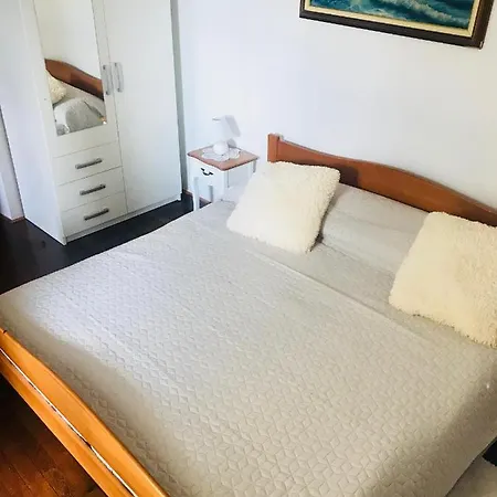 B. Ela * Poreč