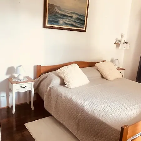 B. Ela Bed & Breakfast *